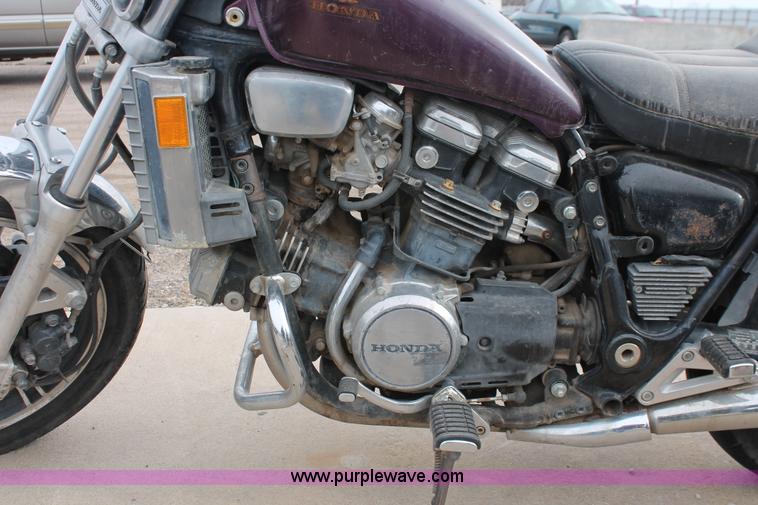 image for item V9223 1982 Honda VF750C motorcycle