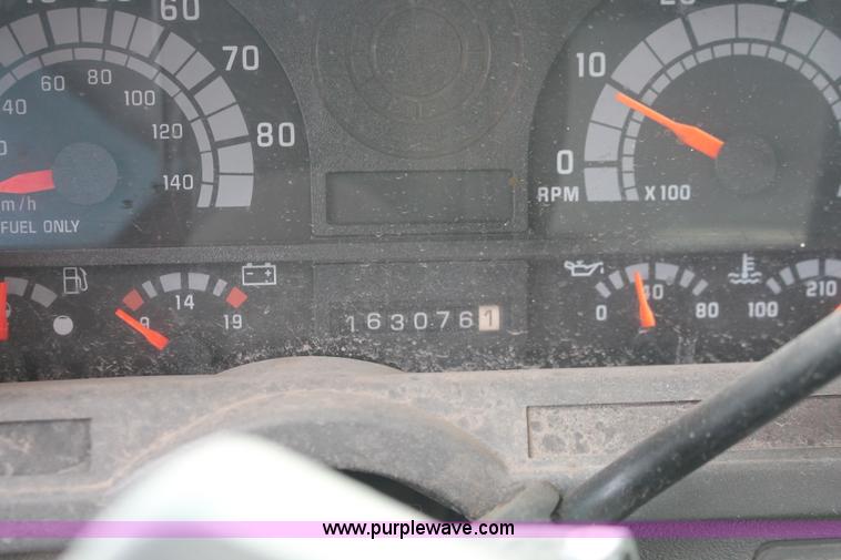 image for item V9225 1997 GMC C6500 box truck