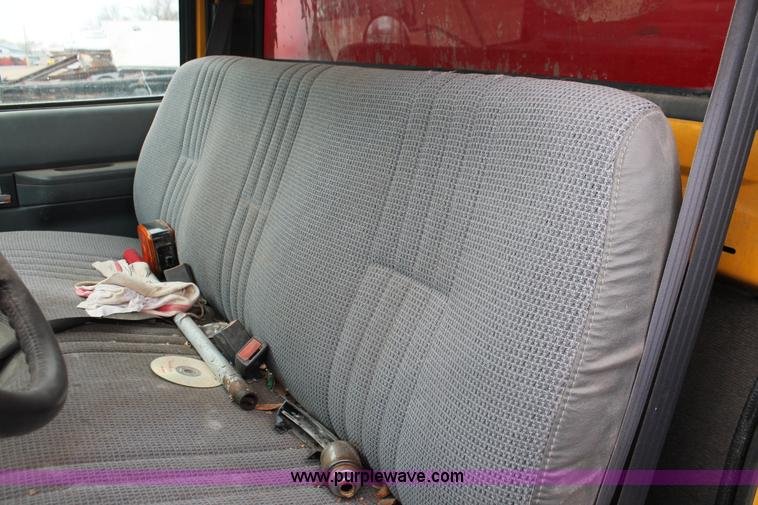 image for item V9225 1997 GMC C6500 box truck