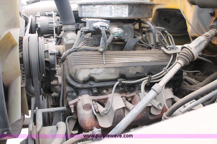 image for item V9225 1997 GMC C6500 box truck