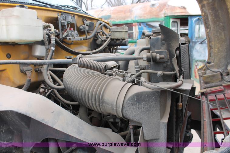 image for item V9225 1997 GMC C6500 box truck