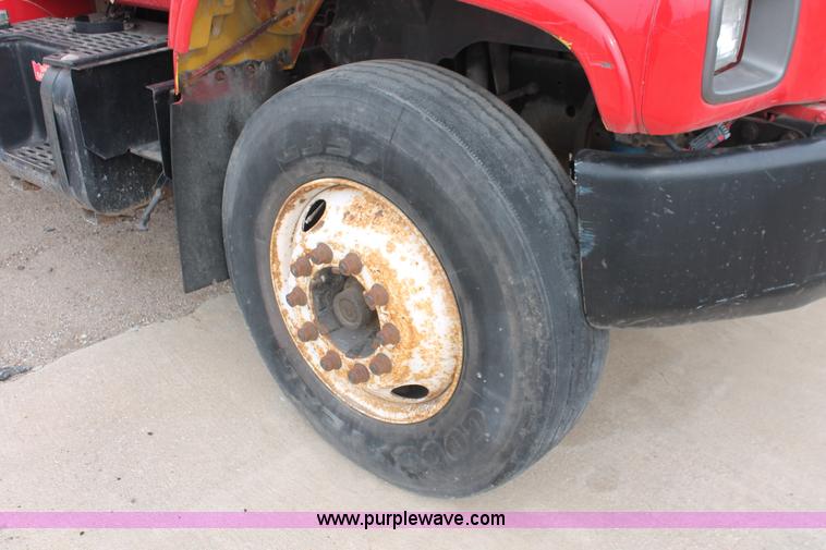 image for item V9225 1997 GMC C6500 box truck