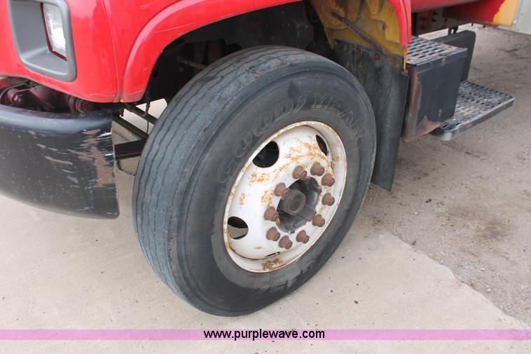 image for item V9225 1997 GMC C6500 box truck