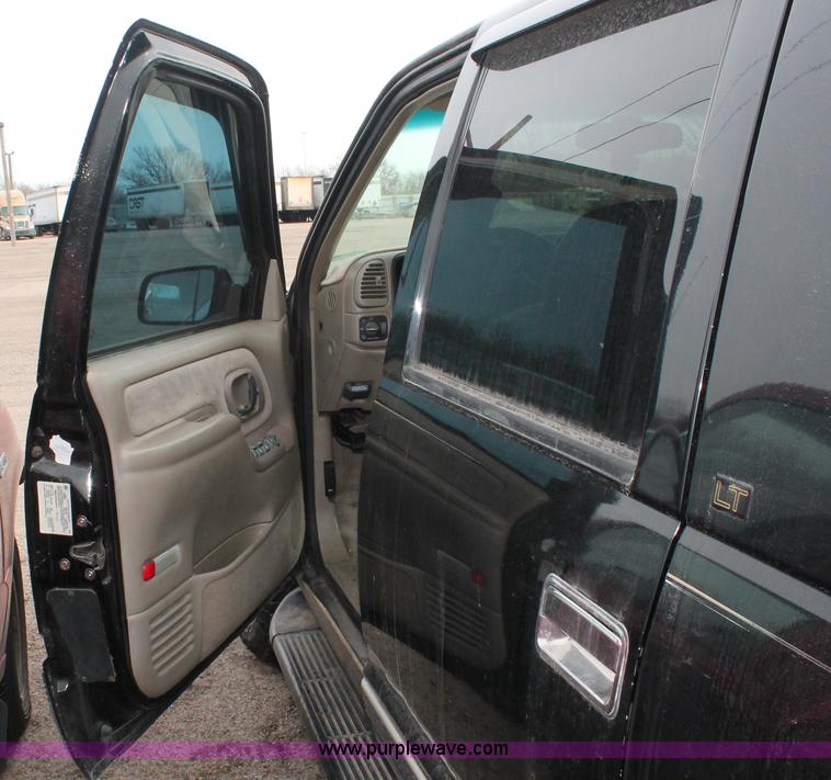 image for item V9226 1997 Chevrolet Tahoe LT SUV