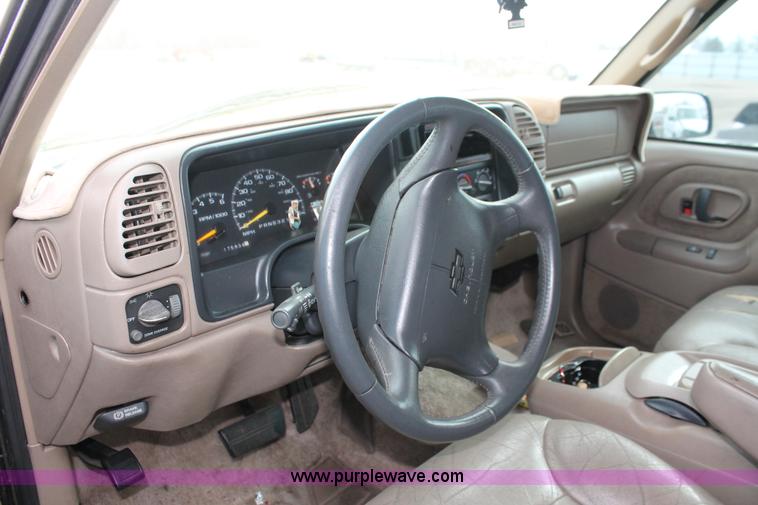 image for item V9226 1997 Chevrolet Tahoe LT SUV