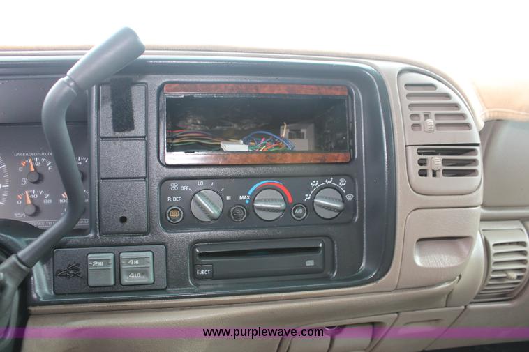 image for item V9226 1997 Chevrolet Tahoe LT SUV