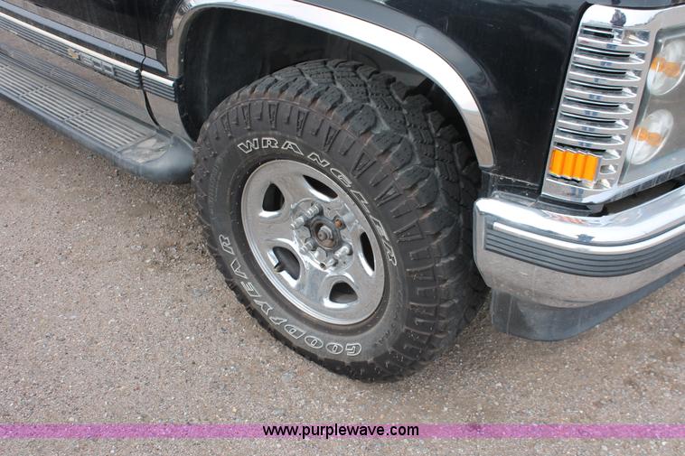 image for item V9226 1997 Chevrolet Tahoe LT SUV