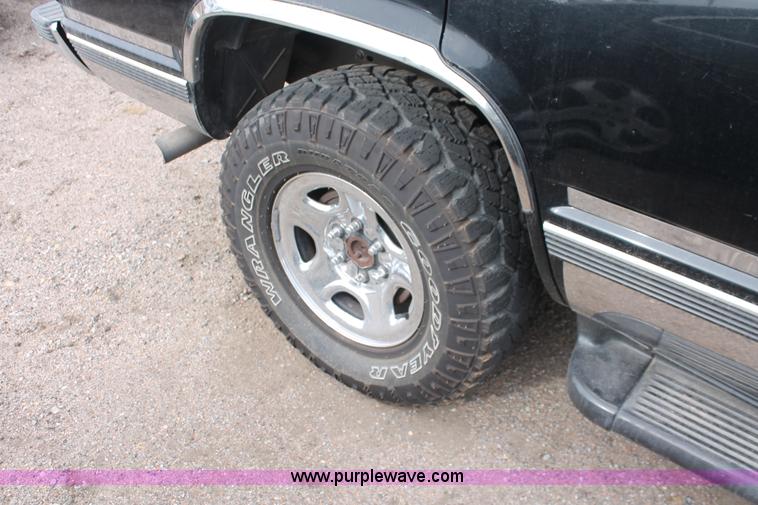 image for item V9226 1997 Chevrolet Tahoe LT SUV