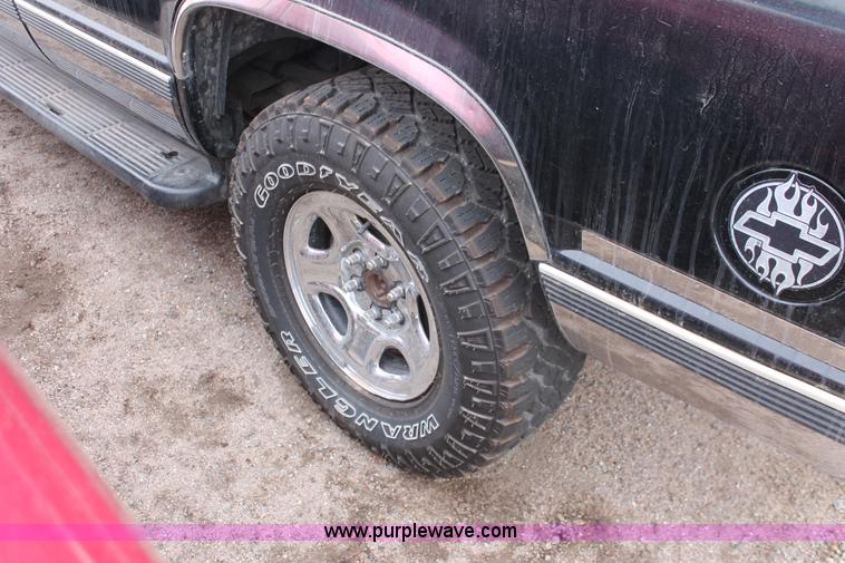 image for item V9226 1997 Chevrolet Tahoe LT SUV