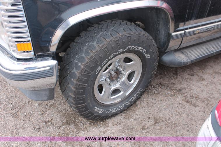 image for item V9226 1997 Chevrolet Tahoe LT SUV