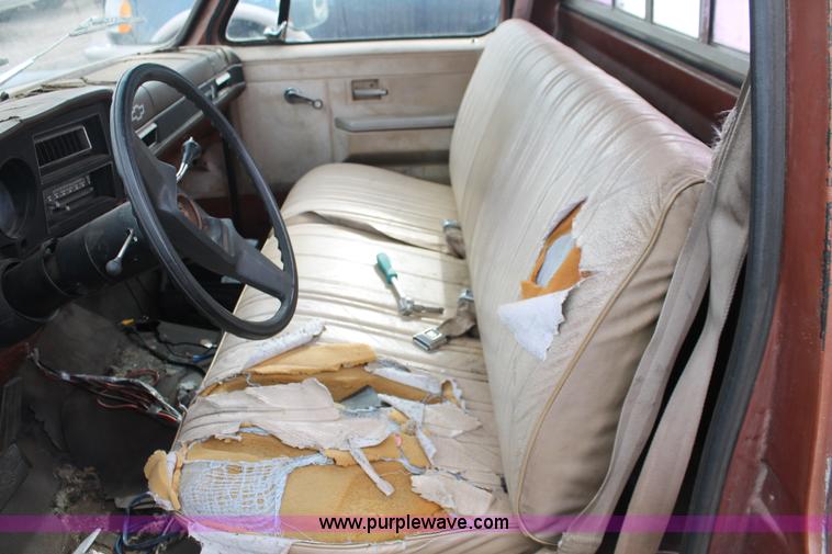 image for item V9227 1982 Chevrolet Custom Deluxe 10 pickup truck