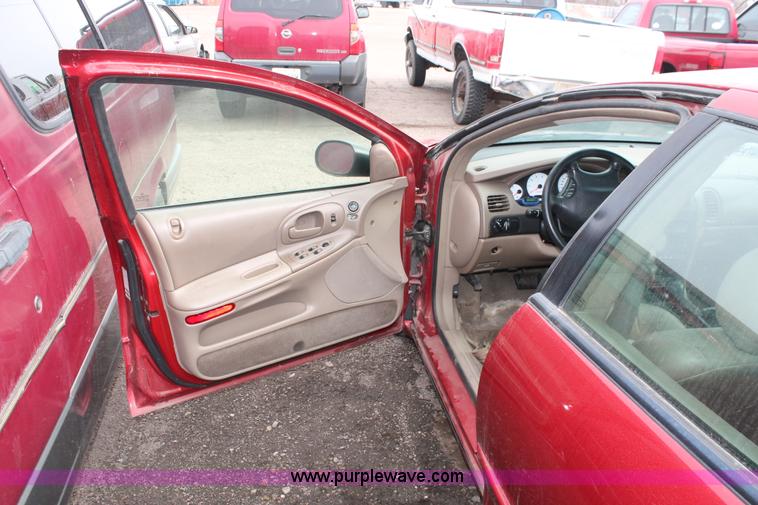 image for item V9228 2002 Dodge Intrepid