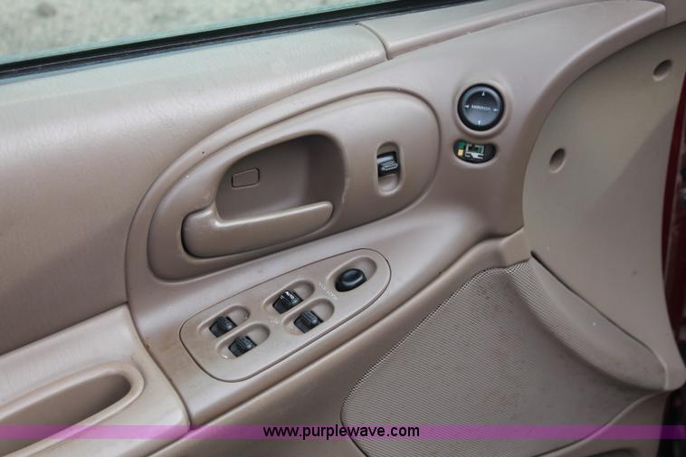 image for item V9228 2002 Dodge Intrepid