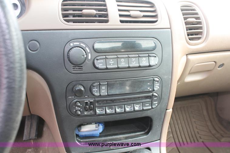 image for item V9228 2002 Dodge Intrepid