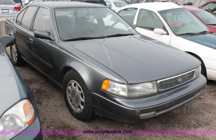 image for item V9229 1994 Nissan Maxima GXE