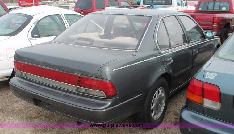 image for item V9229 1994 Nissan Maxima GXE