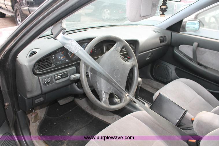 image for item V9229 1994 Nissan Maxima GXE