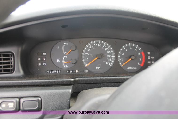 image for item V9229 1994 Nissan Maxima GXE