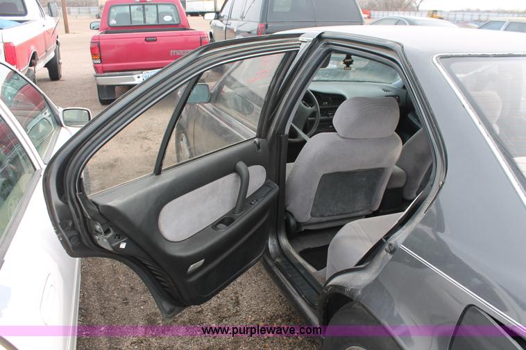 image for item V9229 1994 Nissan Maxima GXE