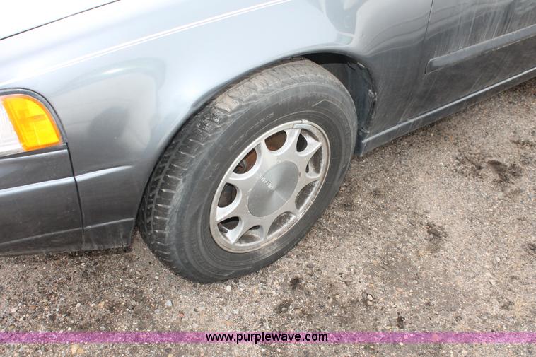 image for item V9229 1994 Nissan Maxima GXE