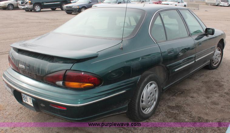 image for item V9231 1999 Pontiac Bonneville SE