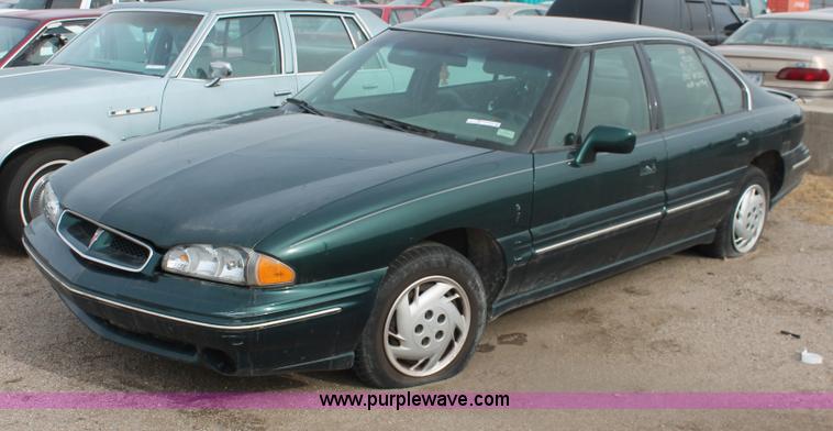 image for item V9231 1999 Pontiac Bonneville SE