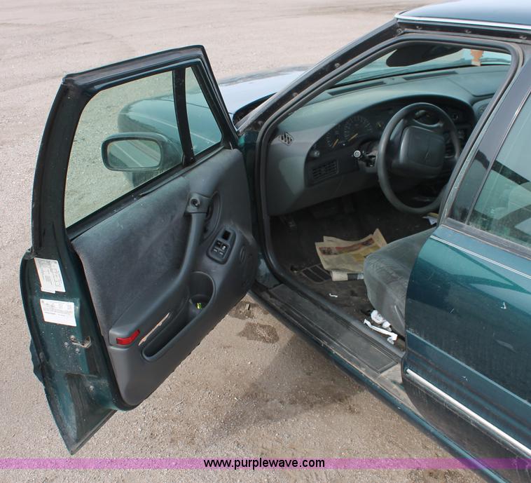 image for item V9231 1999 Pontiac Bonneville SE