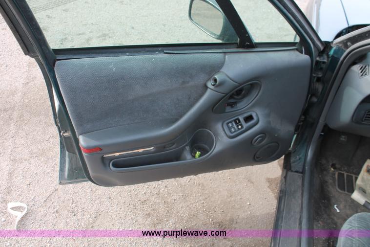 image for item V9231 1999 Pontiac Bonneville SE