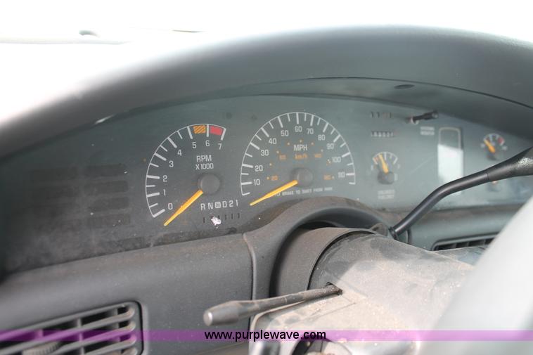 image for item V9231 1999 Pontiac Bonneville SE