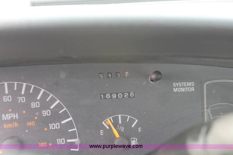 image for item V9231 1999 Pontiac Bonneville SE