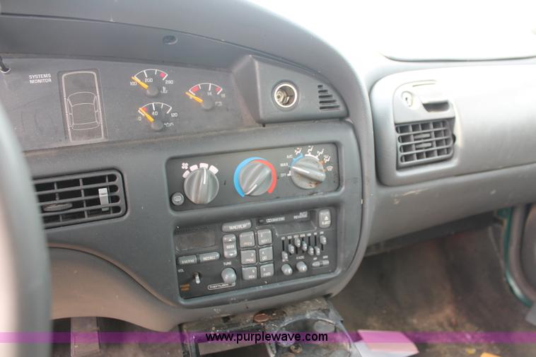 image for item V9231 1999 Pontiac Bonneville SE