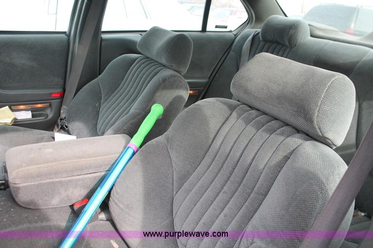 image for item V9231 1999 Pontiac Bonneville SE