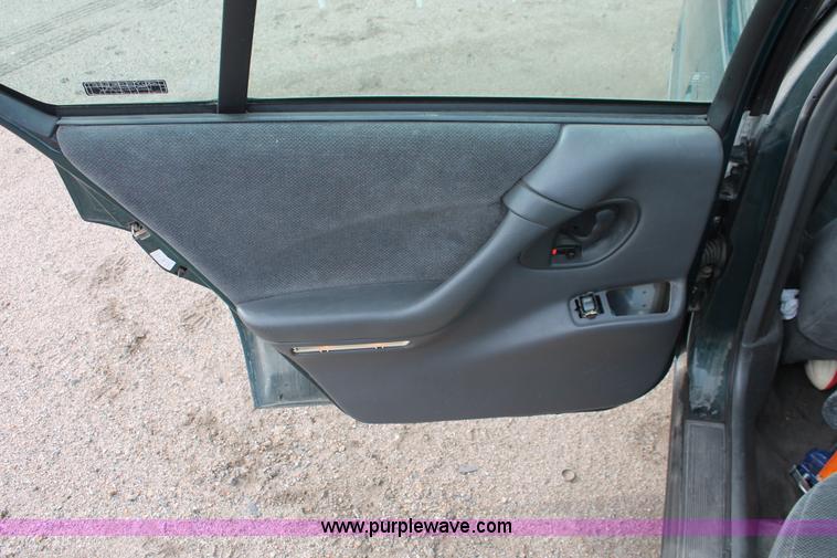 image for item V9231 1999 Pontiac Bonneville SE