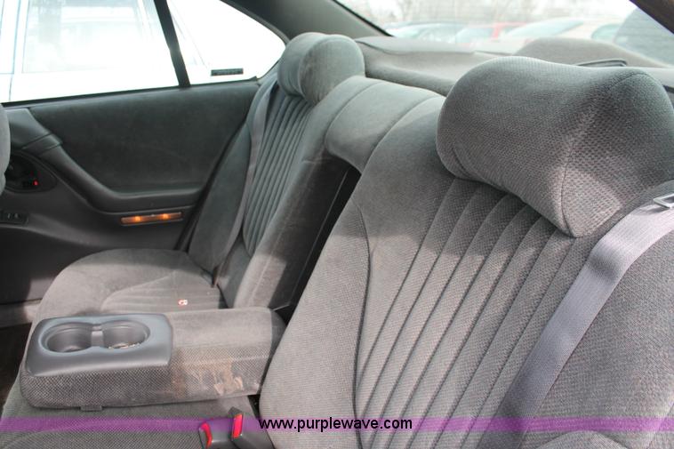 image for item V9231 1999 Pontiac Bonneville SE