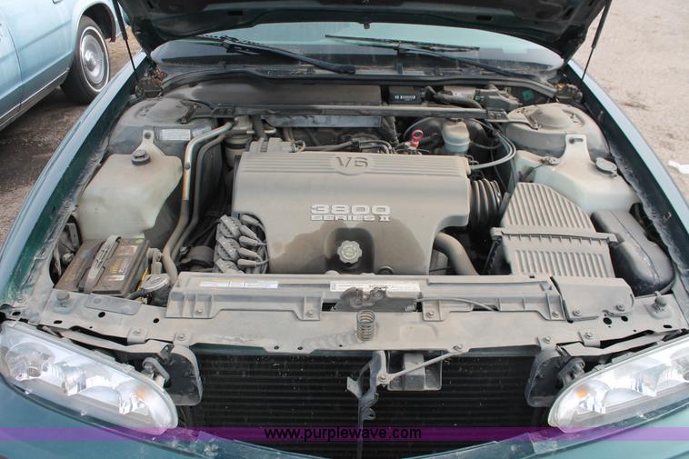 image for item V9231 1999 Pontiac Bonneville SE