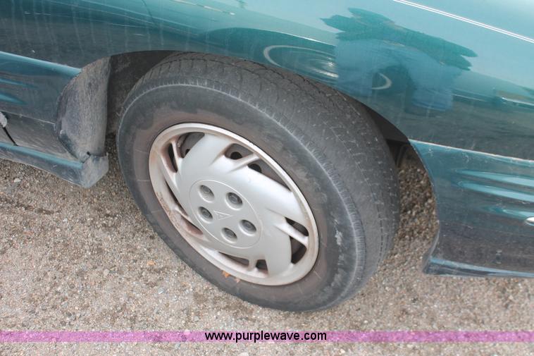 image for item V9231 1999 Pontiac Bonneville SE