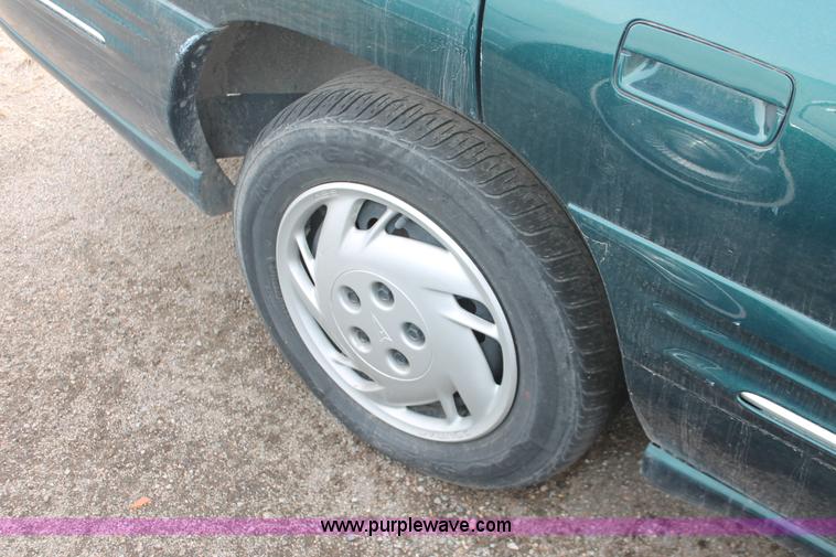 image for item V9231 1999 Pontiac Bonneville SE