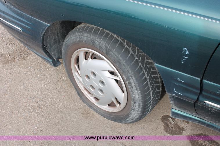 image for item V9231 1999 Pontiac Bonneville SE