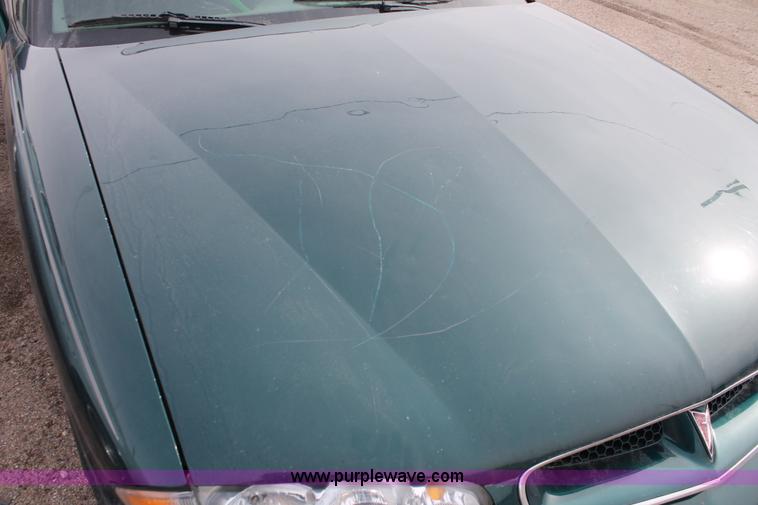 image for item V9231 1999 Pontiac Bonneville SE