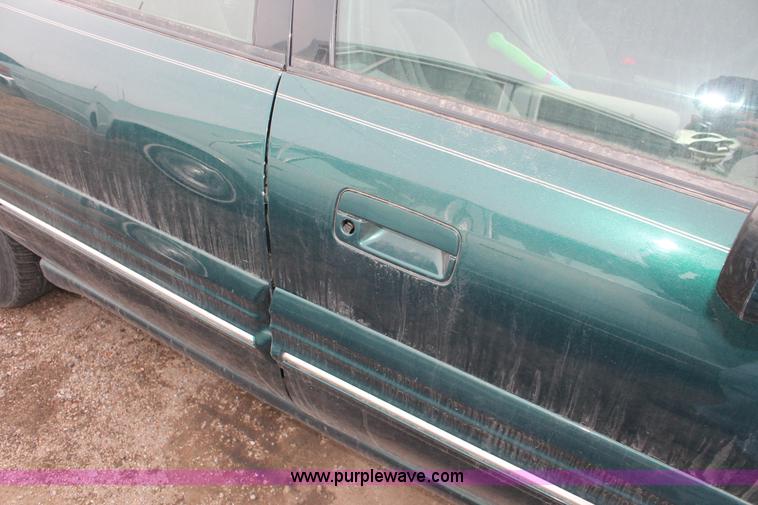 image for item V9231 1999 Pontiac Bonneville SE