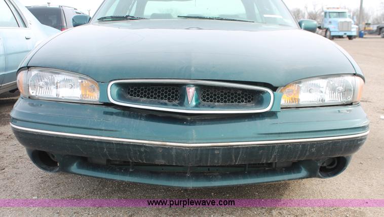 image for item V9231 1999 Pontiac Bonneville SE