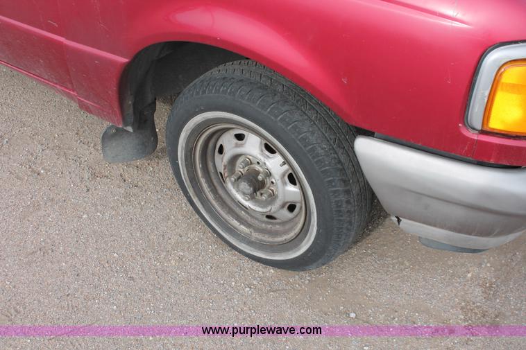image for item V9233 1994 Ford Ranger pickup truck