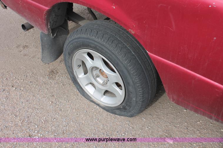 image for item V9233 1994 Ford Ranger pickup truck