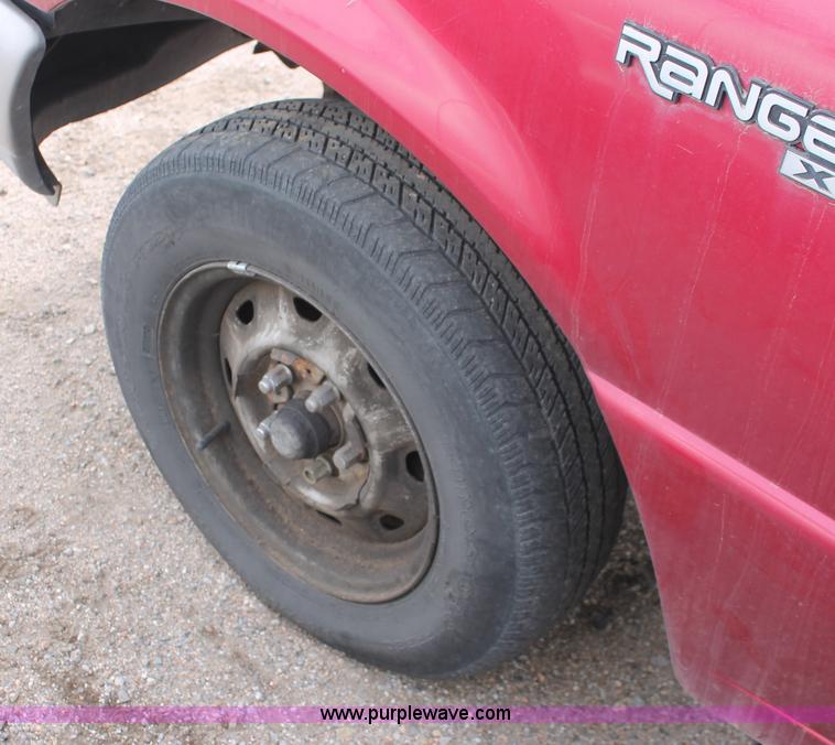 image for item V9233 1994 Ford Ranger pickup truck