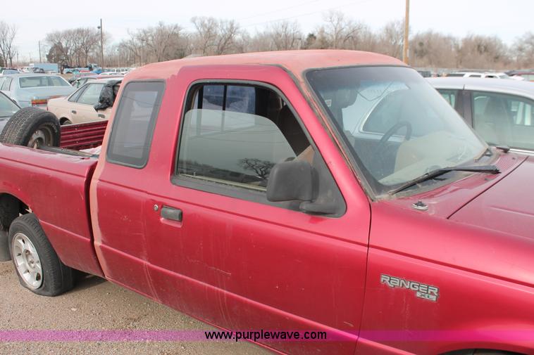 image for item V9233 1994 Ford Ranger pickup truck