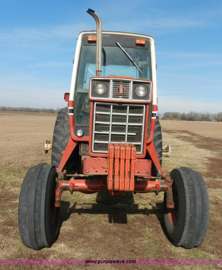 image for item A3898 1976 International 1086 tractor