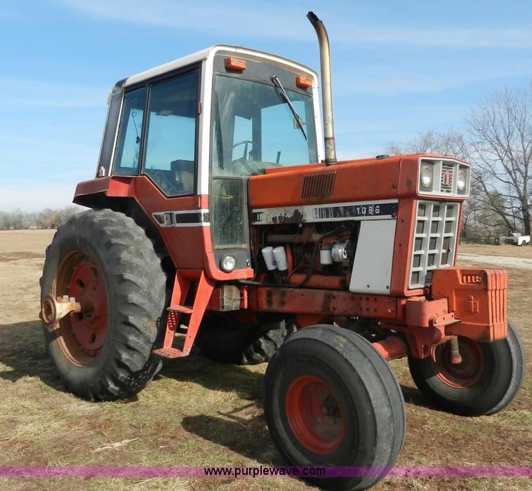 image for item A3898 1976 International 1086 tractor