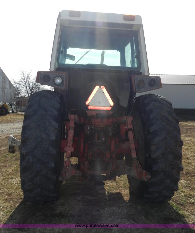 image for item A3898 1976 International 1086 tractor