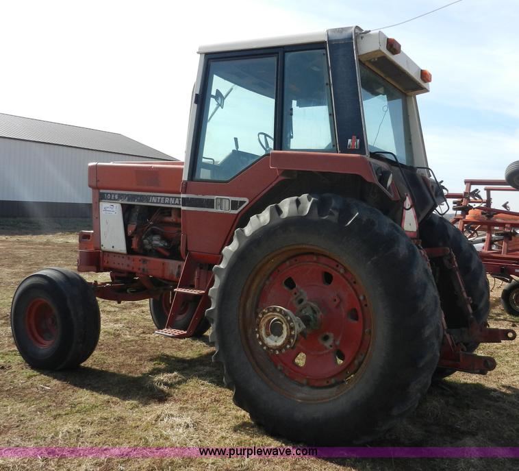 image for item A3898 1976 International 1086 tractor