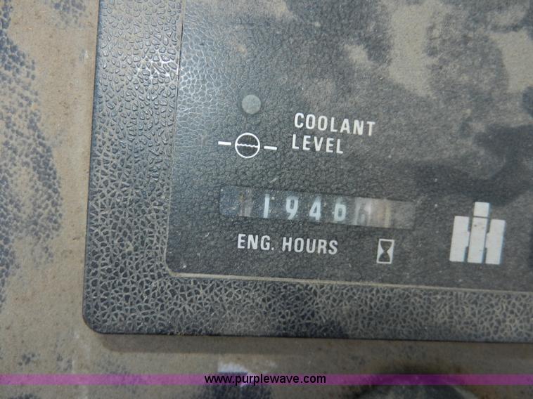 image for item A3898 1976 International 1086 tractor